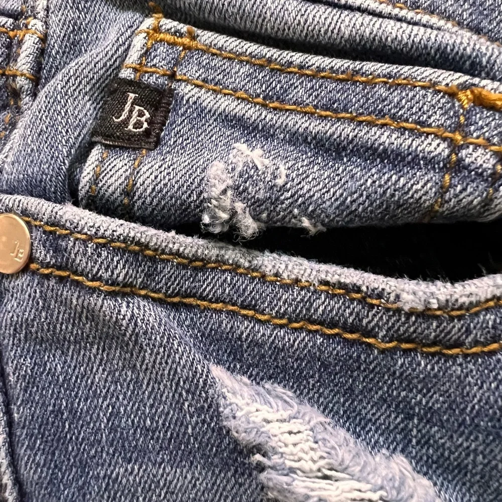 Judy Blue Mid-Rise Distressed Straight Cropped Jeans – Size 5/27 - Picture 7 of 8